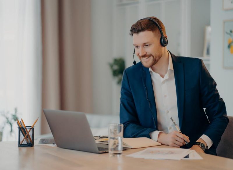 Body language tips for an engaging video meeting